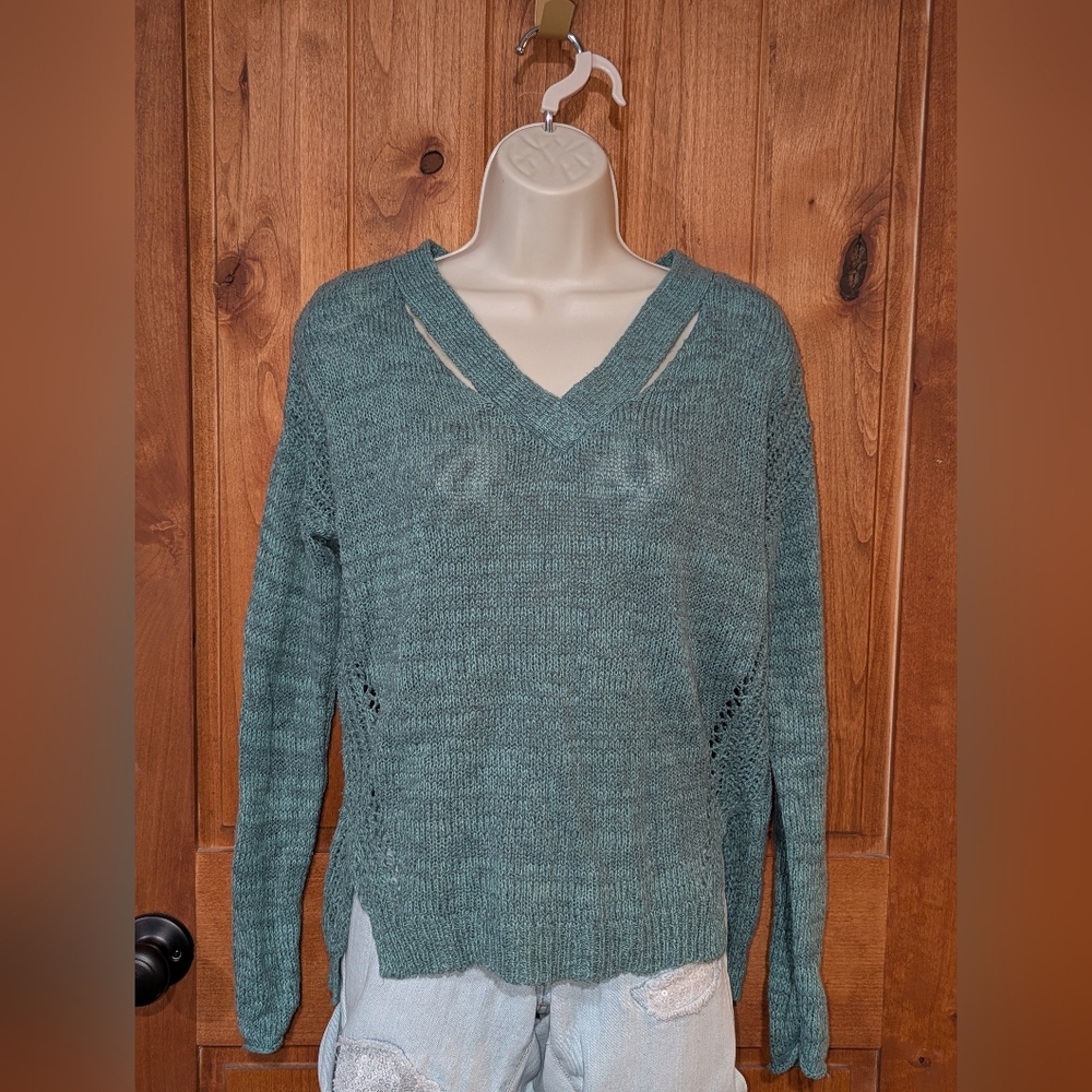 Mudd Women's V-Neck‎ Sweater in Teal